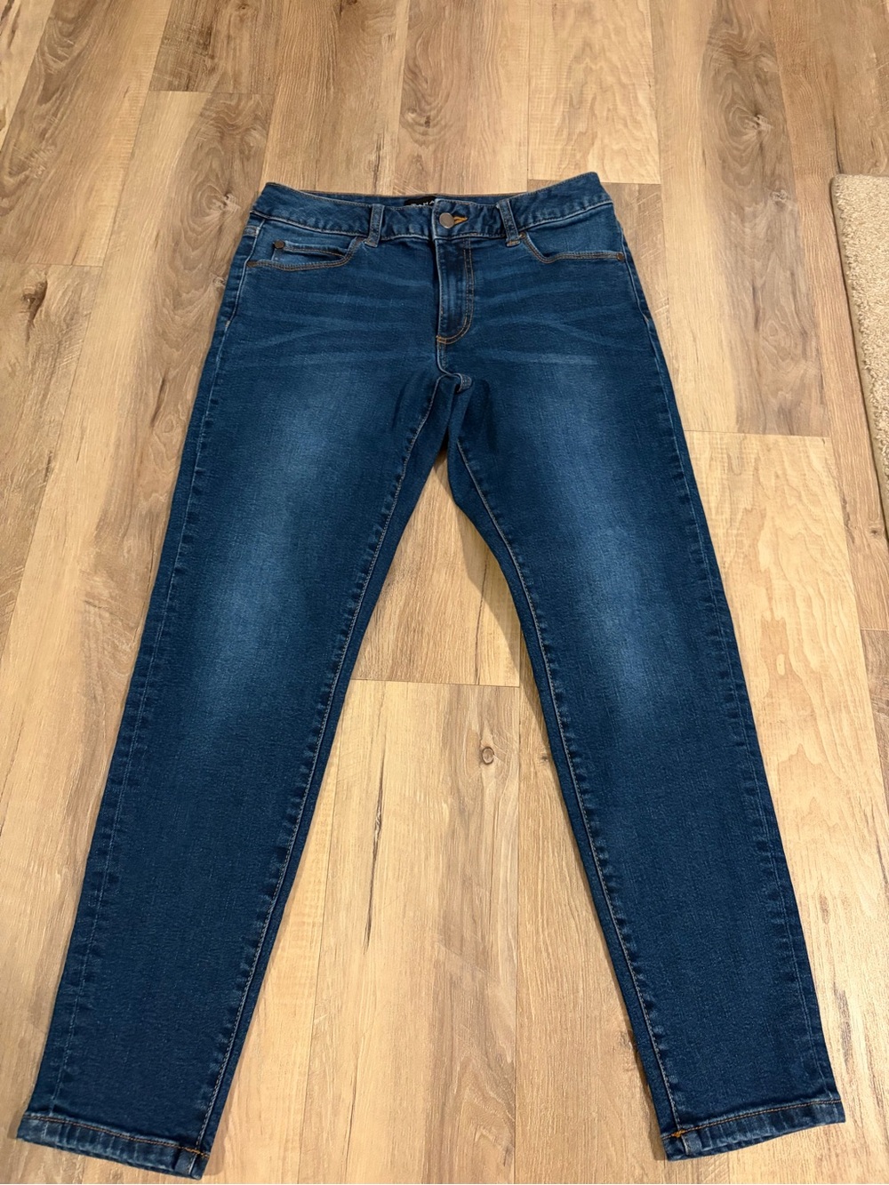 Tahari Kelly Classic Skinny Jeans Blue Denim Size 8/29 Stretch Mid Rise